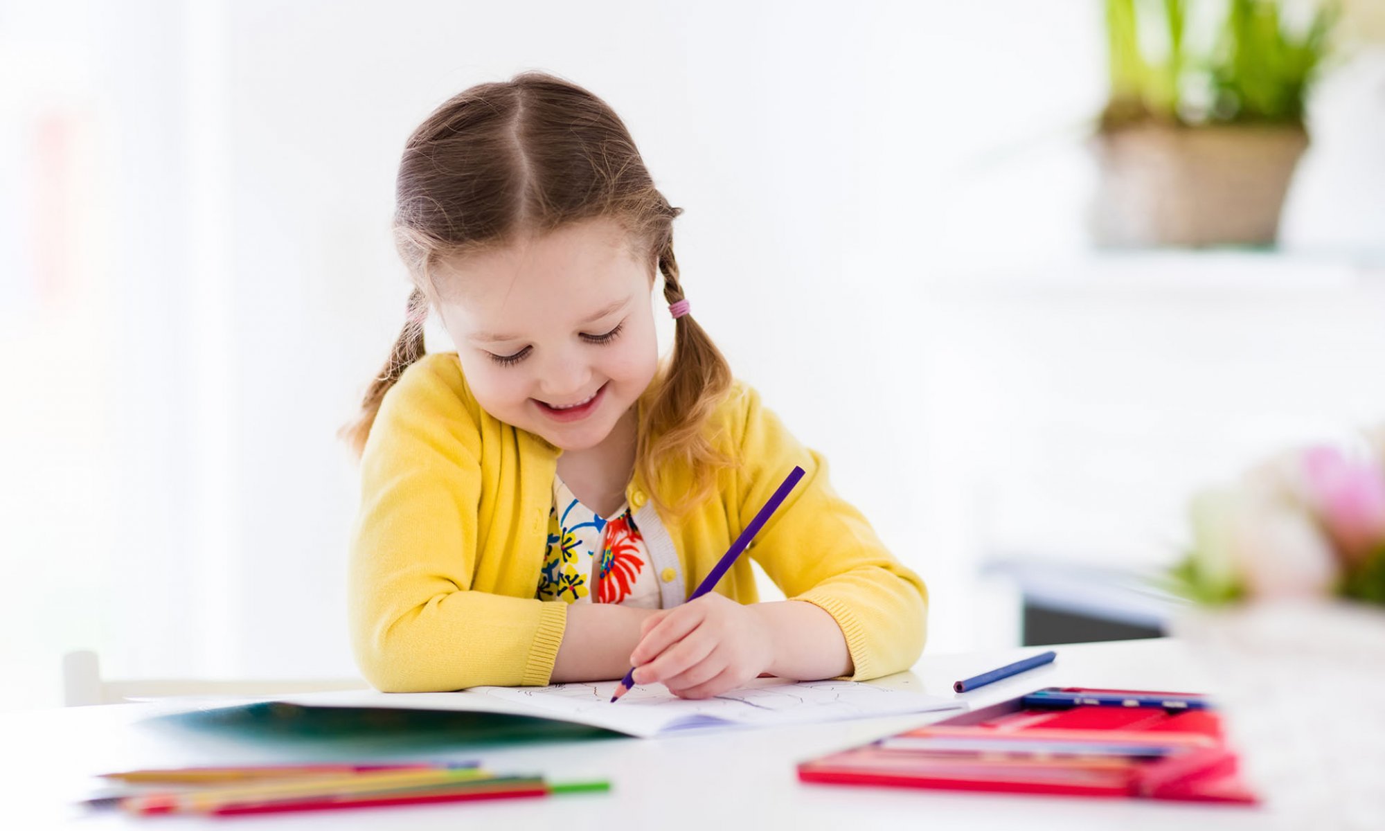 Otroci z ustvarjanjem razvijajo ročne spretnosti.