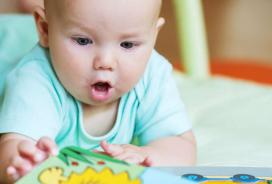 Kako branje vpliva na dojenčkove možgane