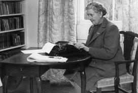 Pisateljica detektivk Agatha Christie je prodala več kot dve milijardi knjig, kar jo uvršča v sam svetovni vrh.