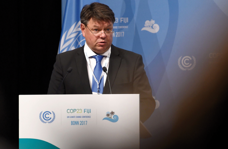 Taalas med govorom na uvodnem zaseda- nju Konference o podnebnih spremembah OZN leta 2017 v Bonnu v Nemčiji.