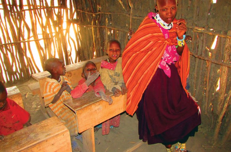 V Tanzaniji je šola zgrajena iz vej in zemlje.