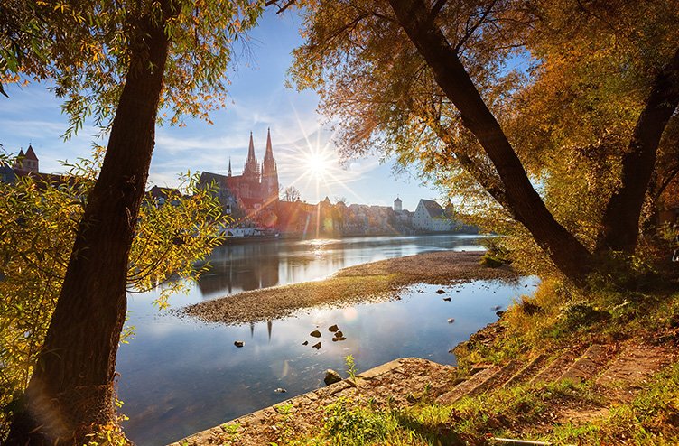 Regensburg pogled na Donavo in mestno jedro © Adobe Stock Thomas