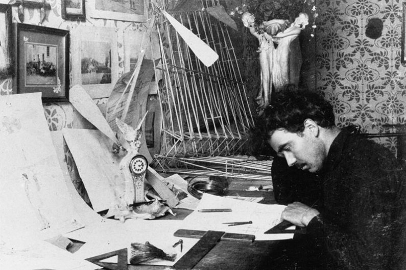 Edvard Rusjan leta 1909 pri delu v Gorici na ulici Cappella številka 8